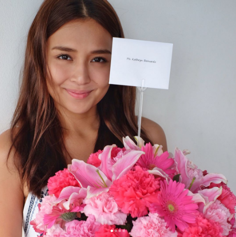 Labanan ng Ganda! Gown ni Kathryn Bernardo sa Star Magic Ball, Inaabang ng Marami. Labanan ng Ganda! Gown ni Kathryn Bernardo sa Star Magic Ball, Inaabang ng Marami.