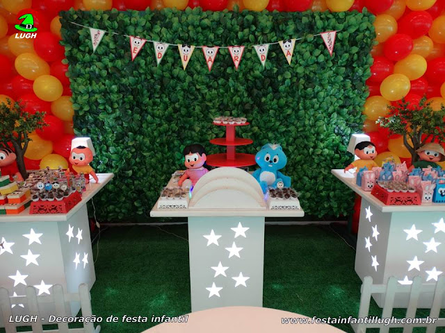 Turma da Mônica - Decoração provençal simples com muro inglês - Detalhes imagem 02 Mesa decorada para o bolo com a Turma da Mônica