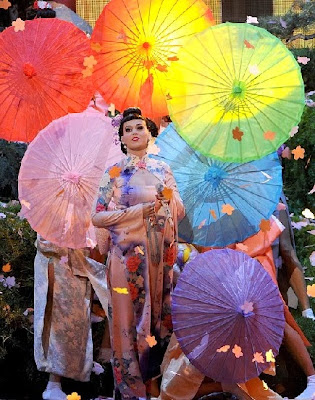 katy perry vestida como geisha japonesa