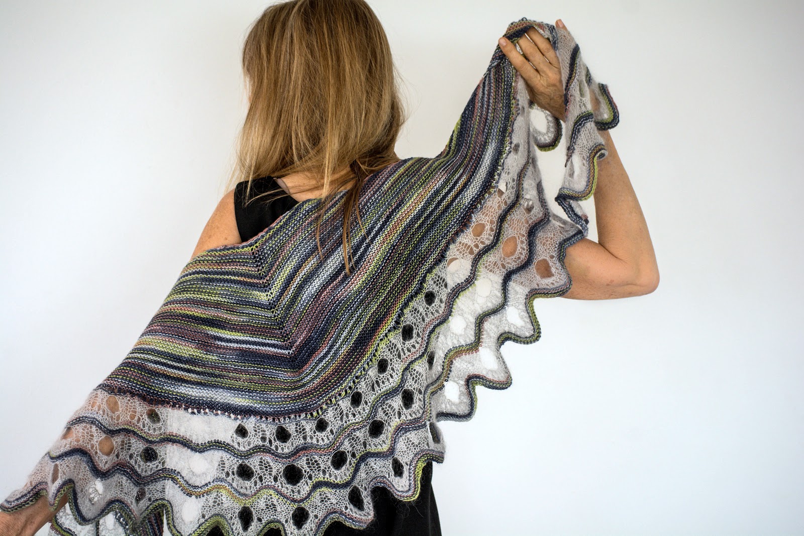 Ravelry: Knitted Capelet pattern by La Tatine