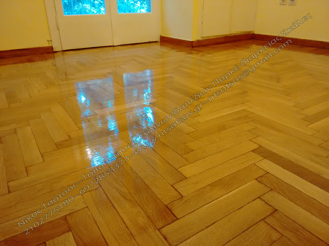 Γυαλισμένο ξύλινο πάτωμα