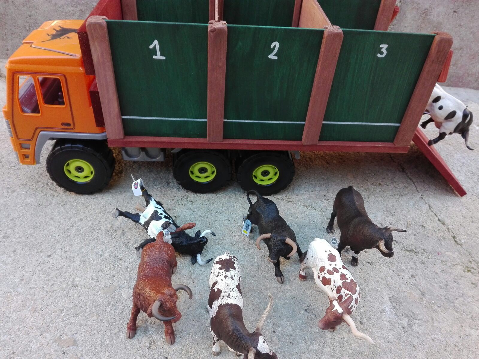 Artesania MarcoAnaut CAMION TRANSPORTE DE TOROS