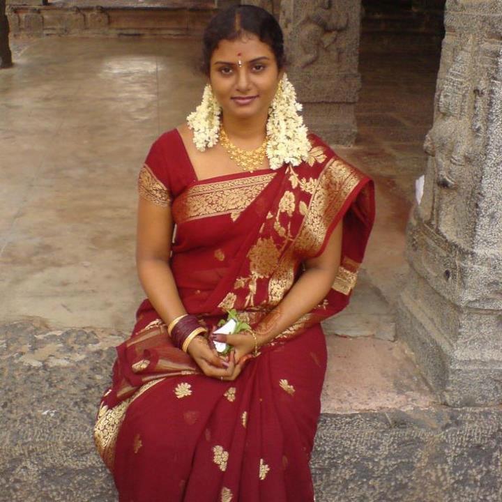 Homely Indian Girls Tamil Nadu College Girls Wearing Saree-4634