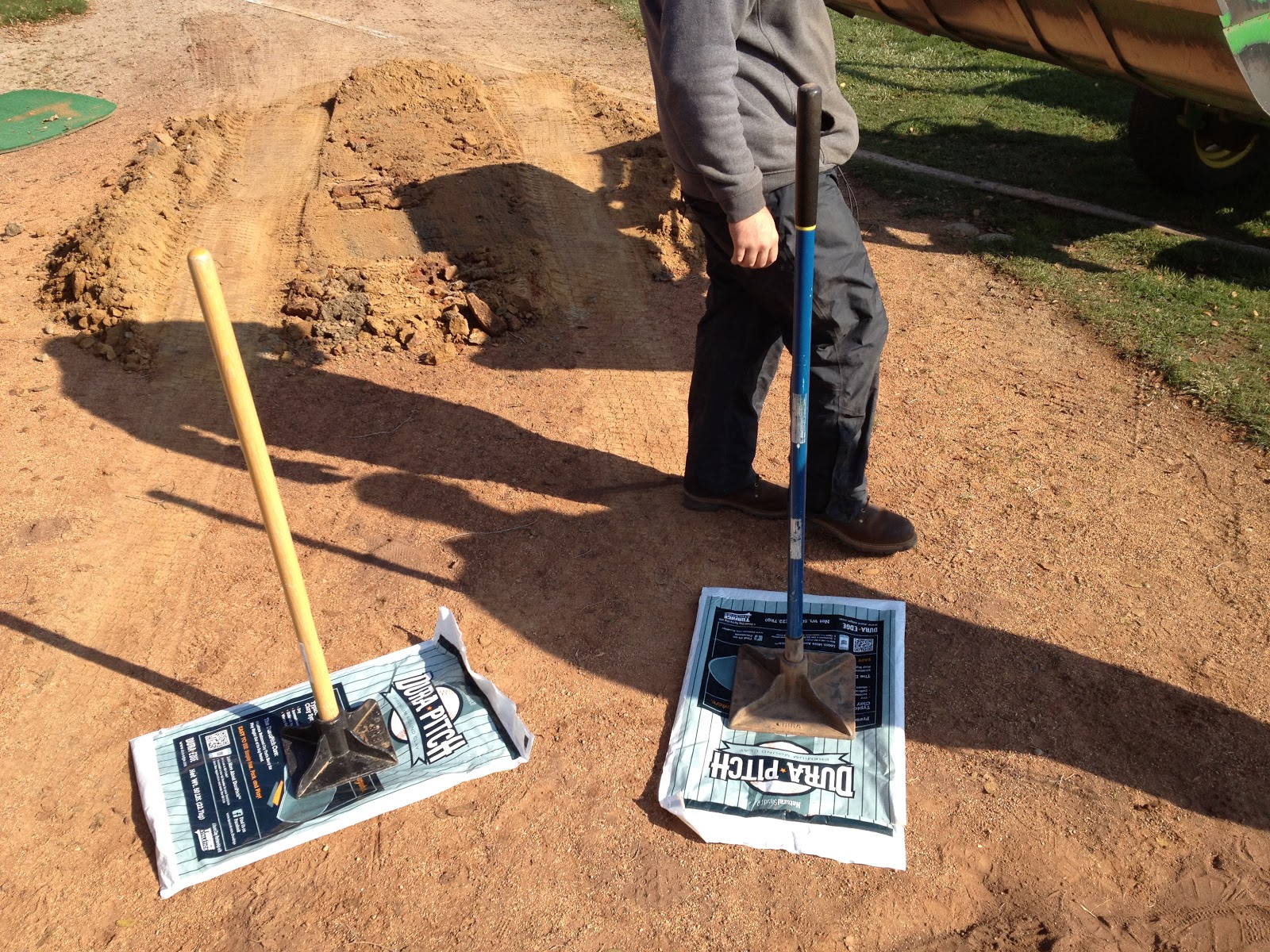 Smart Turf Tricks of the Trade Clay Sticking to Tamp? Wrap in Plastic