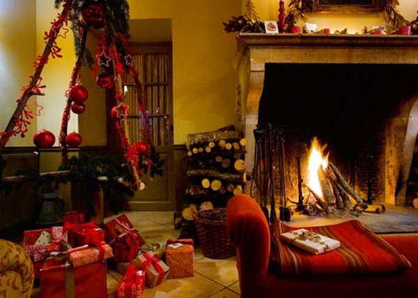 ideas for Christmas mantel fireplace decoration