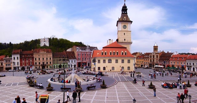 Romania Live: Brasov live webcam online Piata Sfatului