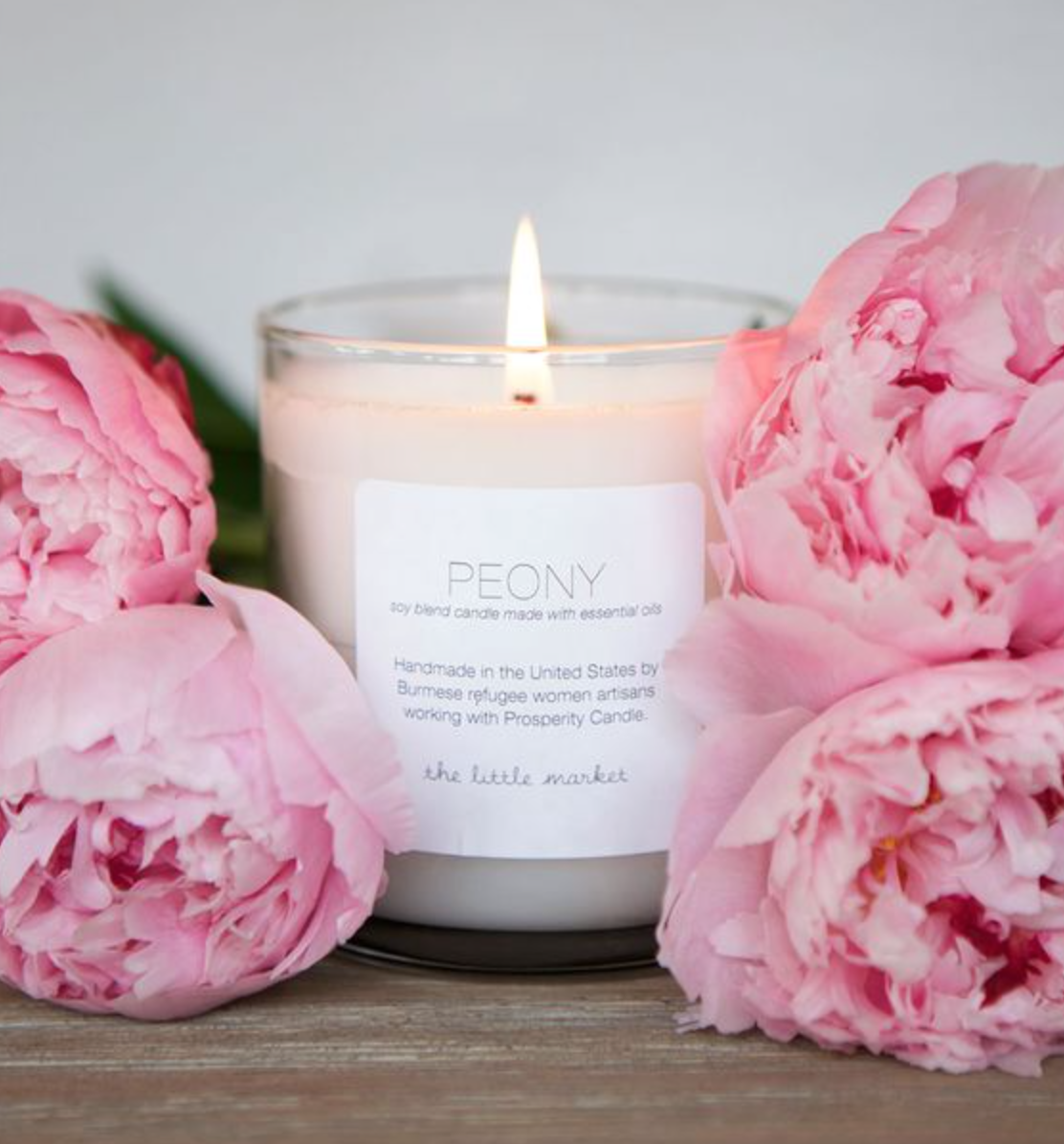 свеча пион. свеча пион из воска. пион розовый свечки. свеча пион. свеча с пионом из воска наверху.