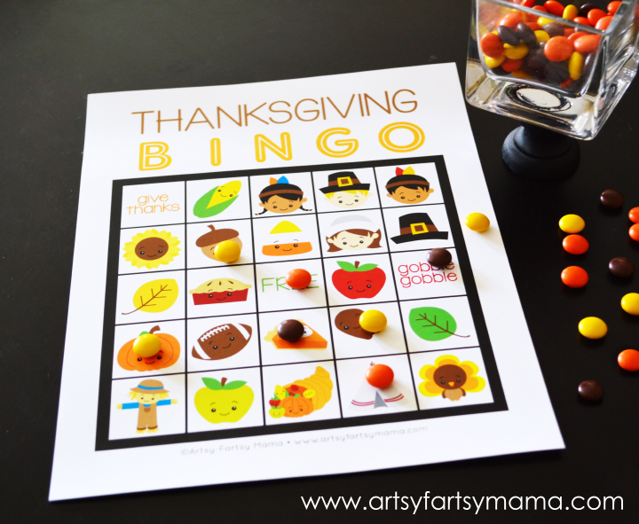 Free Printable Thanksgiving Bingo at artsyfartsymama.com #Thanksgiving #freeprintable #printable #bingo