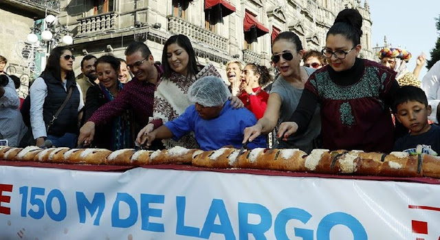 Parte CRV tradicional Rosca de Reyes acompañada de miles de poblanos