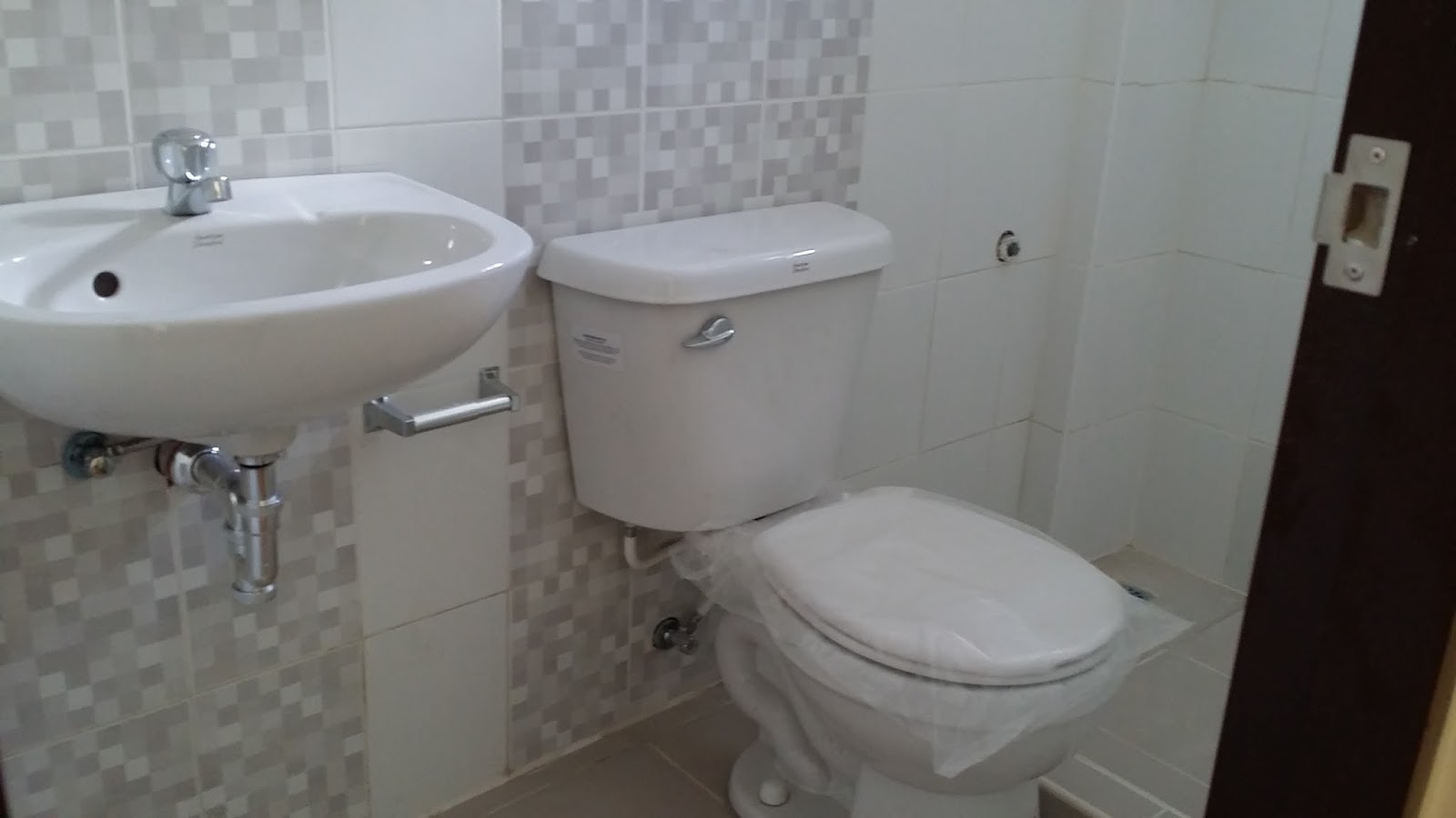 Villa de Toledo Single Attached House & Lot with Roofdeck in Sta.Rosa