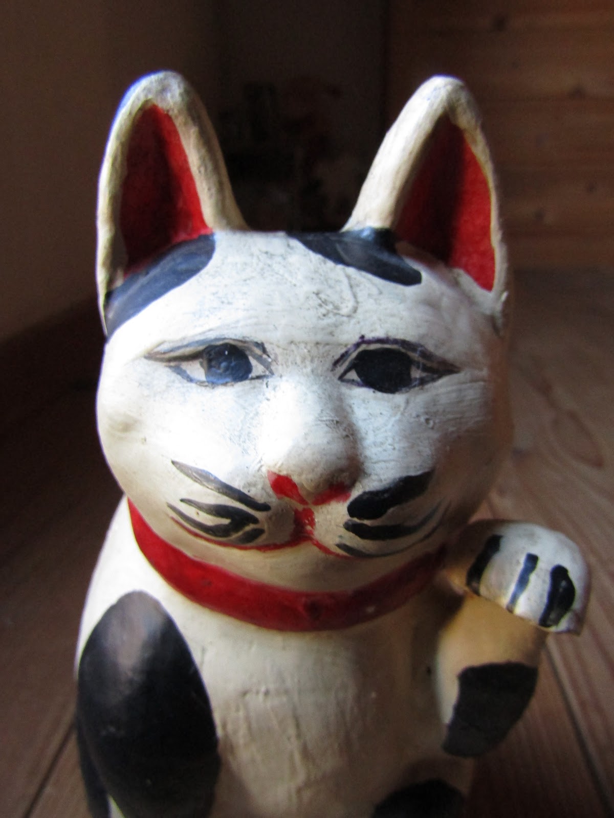 アンティーク三河土人形 手描きの美しい瞳やおヒゲ、色彩が美しい