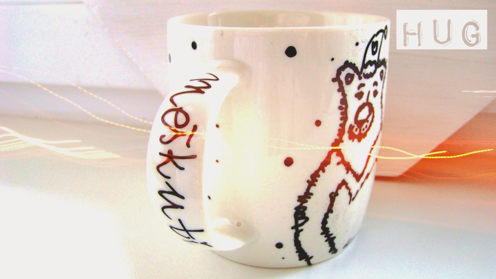 dekoruotas puodelis su meška ir užrašu