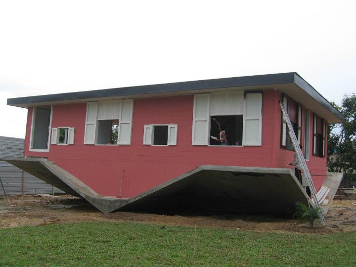 Wow! Rumah Terbalik Dibina di Sabah! (15 Gambar)