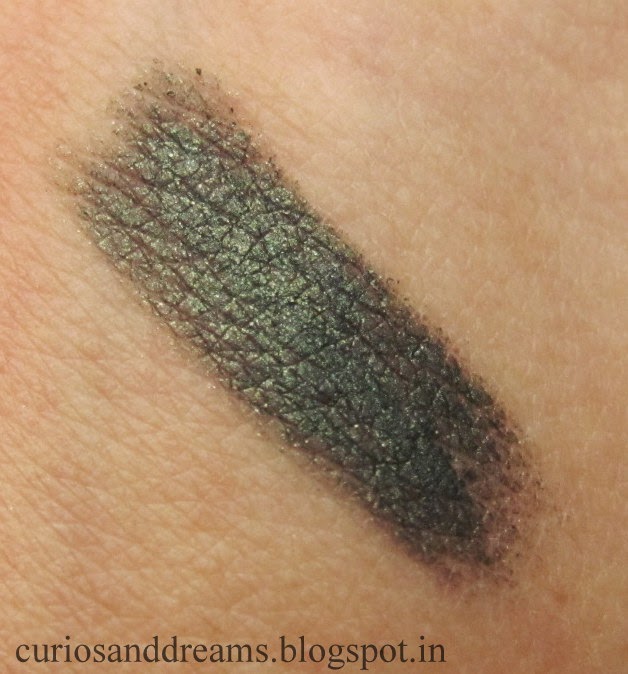 Lakme Forever Silk Eyeliner Gypsy Green Review, Lakme Forever Silk Eyeliner Gypsy Green swatch
