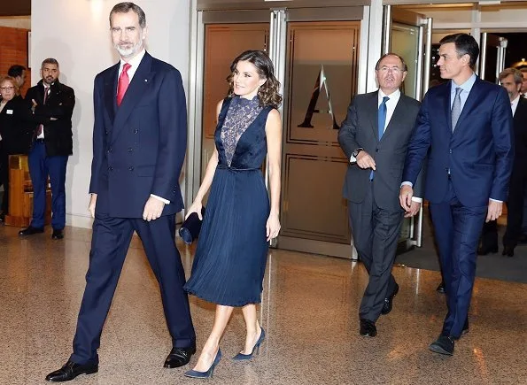 Queen Letizia wore Nina Ricci blue pumps, she carried Felipe Varela clutch bag. Carolina Herrera lace and satin blue dress, diamond earrings