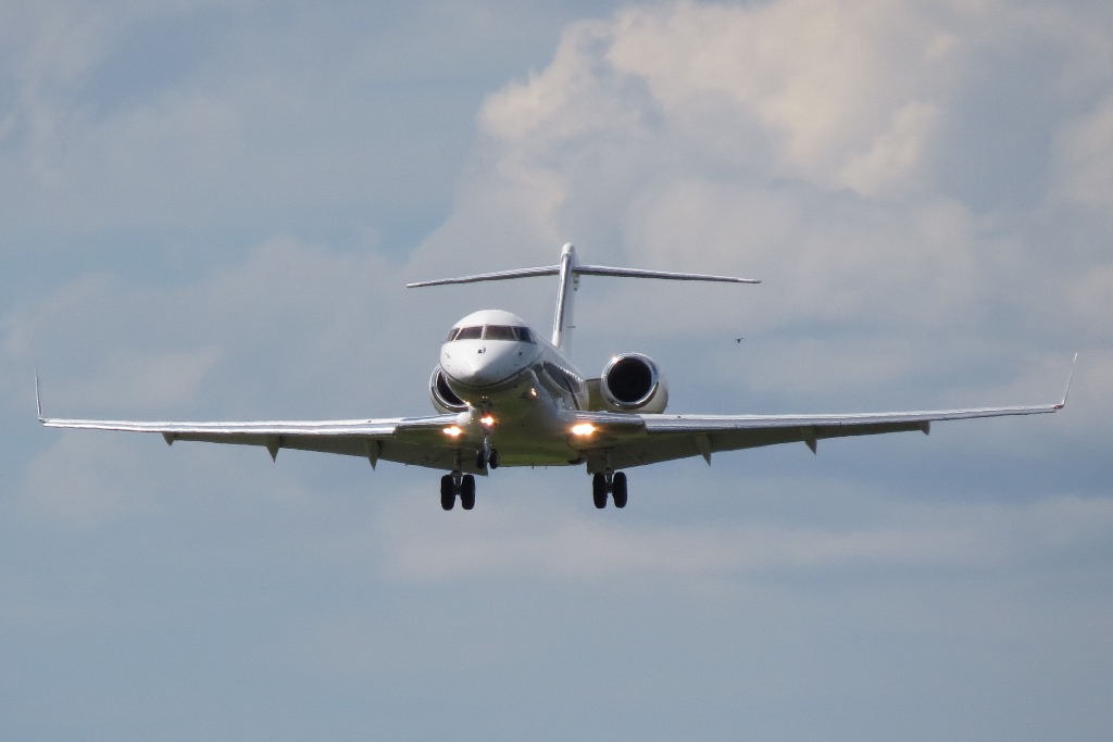 Central Queensland Plane Spotting UP Aviation Bombardier Global Express XRS Bizjet VHUPH Pops