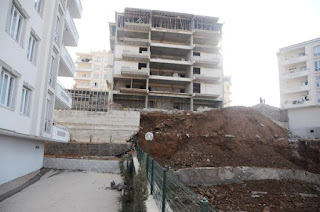 Gaziantepte istinat duvarı çöktü apartman tahliye edildi