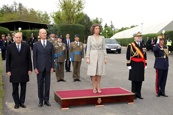 Queen Sofia of Spain attends the Oath of Allegiance of the Civil People at El Pardo Palace, dress, jewelery, jewels
