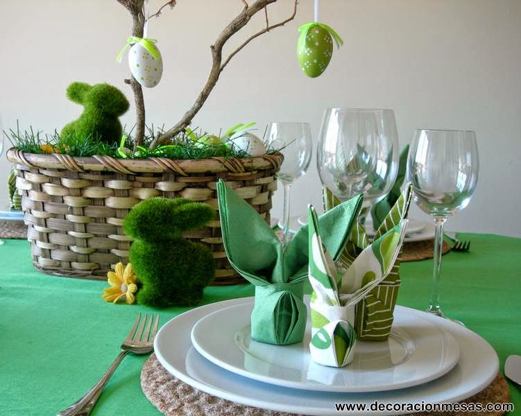 decoracion mesa pascua con huevos y conejitos