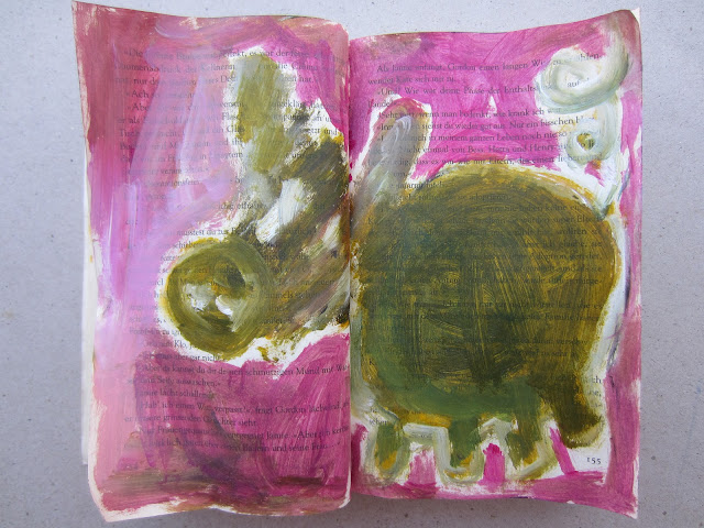 Pintura que muestra a un cerdo sobre fondo rosa realizado sobre un cuaderno impreso o libro en junio de 2012 por Emebezeta. Pig. Schwein. Píara. Porc. Truja. Guarro. Gorrino.