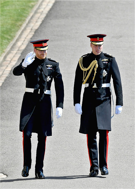 Książę Harry i książę William w mundurach Harry i William Windsor