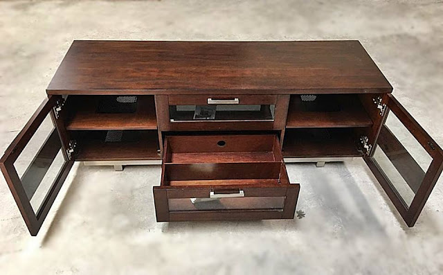 Kệ tivi gỗ cao su phủ veneer PK20