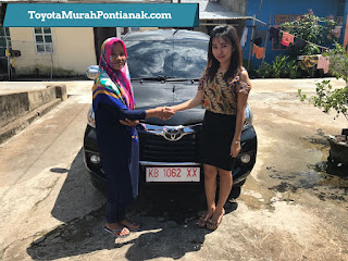 Ibu Atik dengan Avanza 1.3 G M/T warna hitam Ibu Atik beli Avanza 1.3 G M/T warna hitam - Harga Toyota di Pontianak
