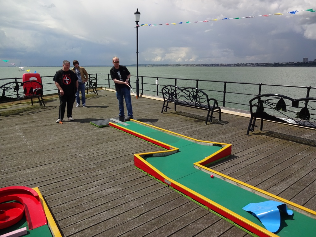 The Ham and Egger Files: Playing Crazy Golf on Southend Pier