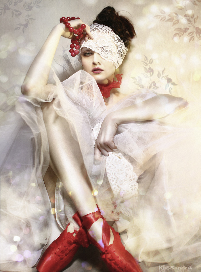 http://4.bp.blogspot.com/-z0SwVesU1ek/UWaLDlnyzoI/AAAAAAAClsA/PZgkEg8XyIA/s1600/Elena+Vizerskaya+%5B%D0%95%D0%BB%D0%BA%D0%B0+%D0%92%D0%B8%D0%B7%D0%B5%D1%80%D1%81%D0%BA%D0%B0%D1%8F%5D+1980+-+Russian+photographer+-+Tutt%27Art@+%2812%29.jpg