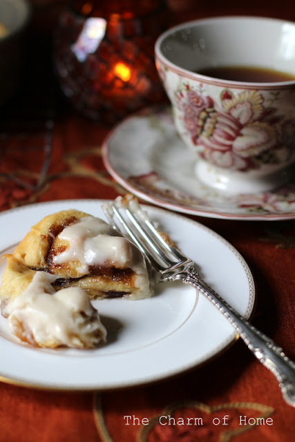 Apple Butter Cinnamon Rolls: The Charm of Home