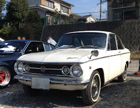 Mazda Familia, oldschool, stare auto, motoryzacja z Japonii, klasyczny samochód, kultowy model