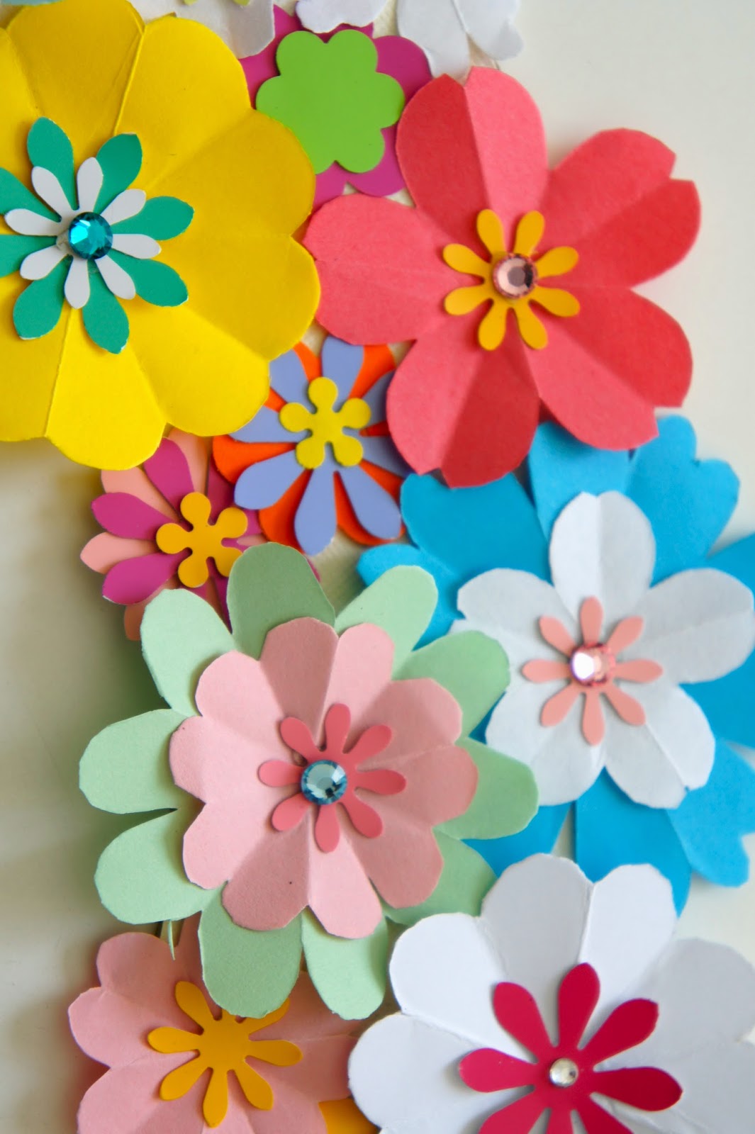 Ideas from the forest: Wreath of paper flowers
