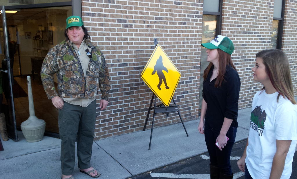 Watch Finding Bigfoot cast talks to reporter in Knoxville