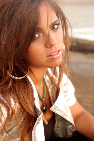 Sandra Muente Rostro angelical de la cantante Sandra Muente