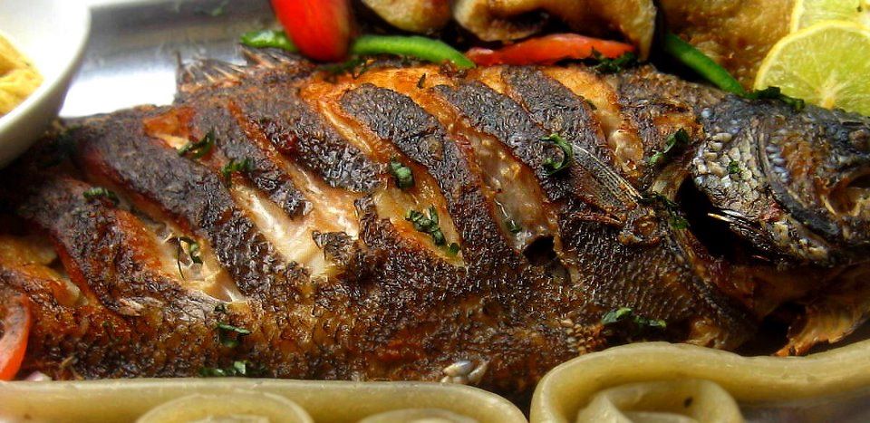 El Mundo en mil recetas: Costa de Marfil. Poisson Braisé y Aloko.