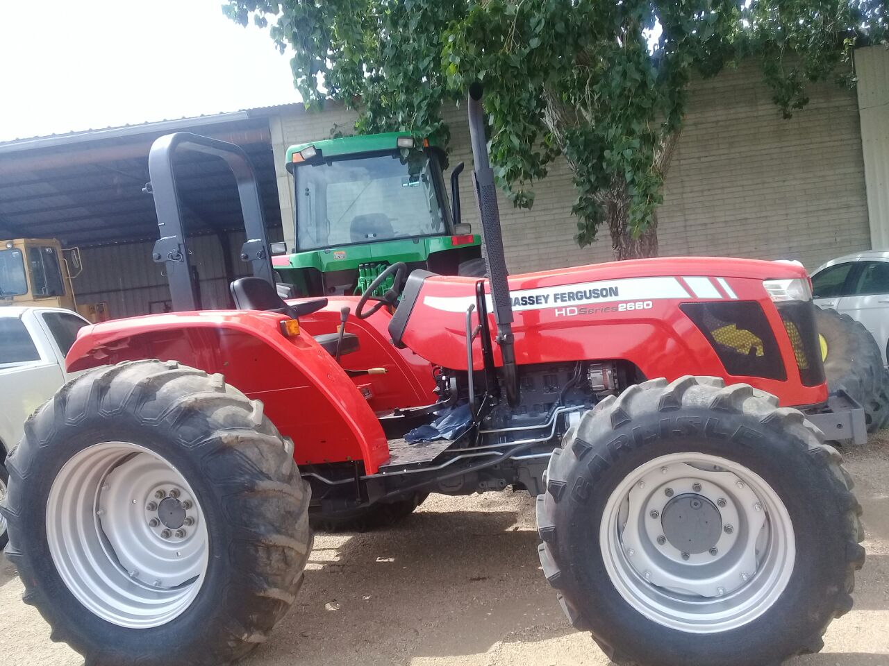 MAQUINARIA AGRICOLA INDUSTRIAL Tractor Massey Ferguson 2660 4x4 Turbo