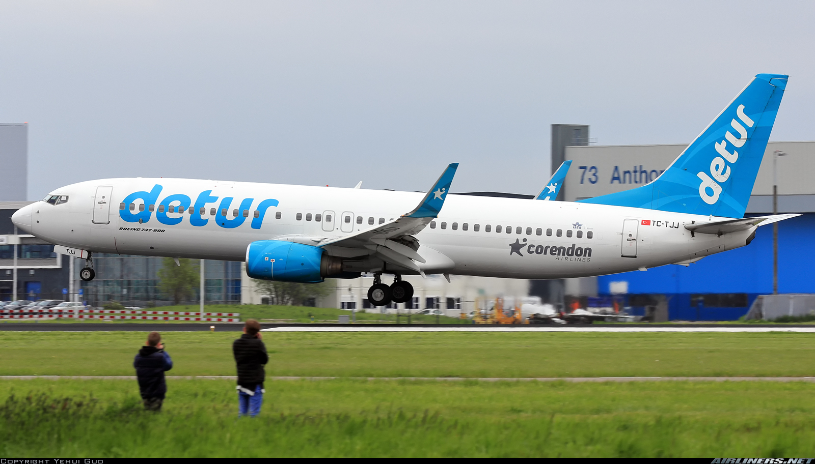 Orta mesafelerde hava yolu trafiği için Boeing 737-800 gemisi 3