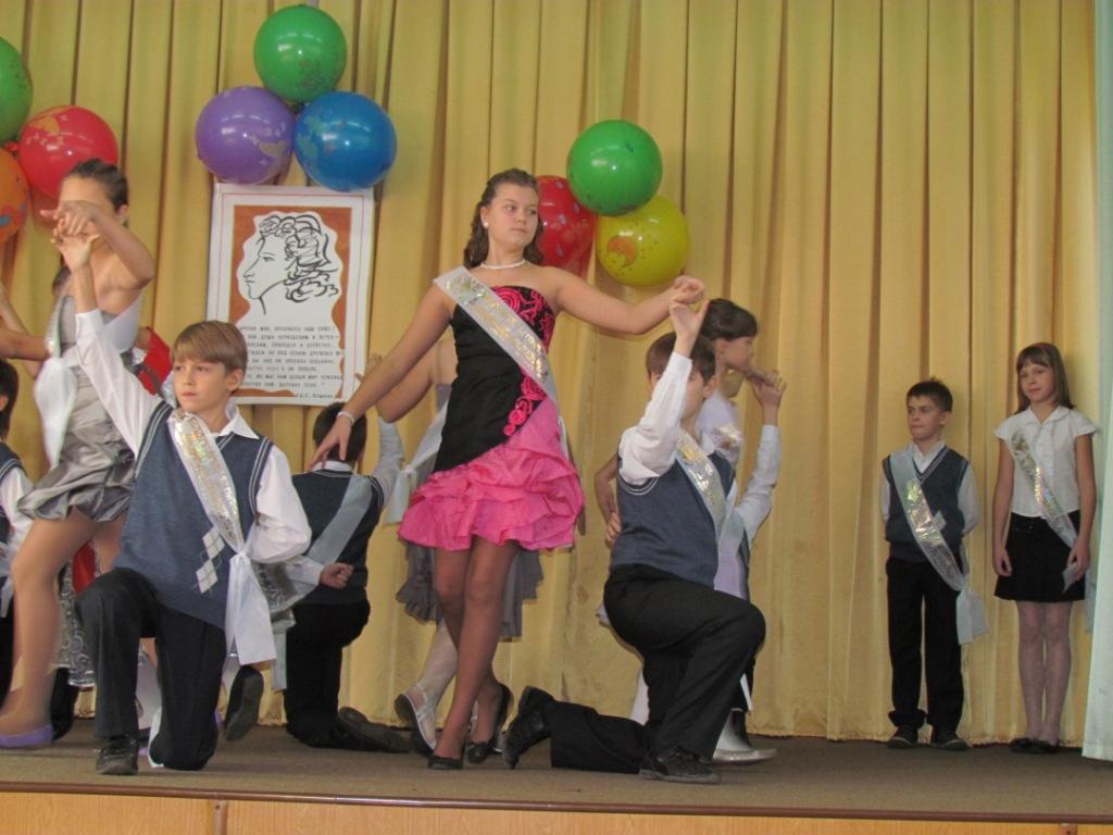 Уроки технологии для девочек. Танцевальные кружки для детей. Девочки в школе. Дети танцуют в школе. Кружок 5 класс девочки.