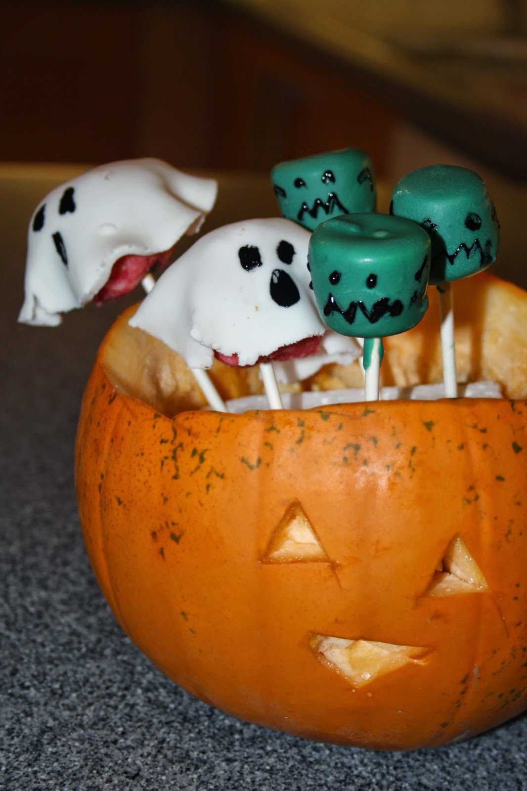 Caroline Makes....: Spooky Halloween Cake Pops