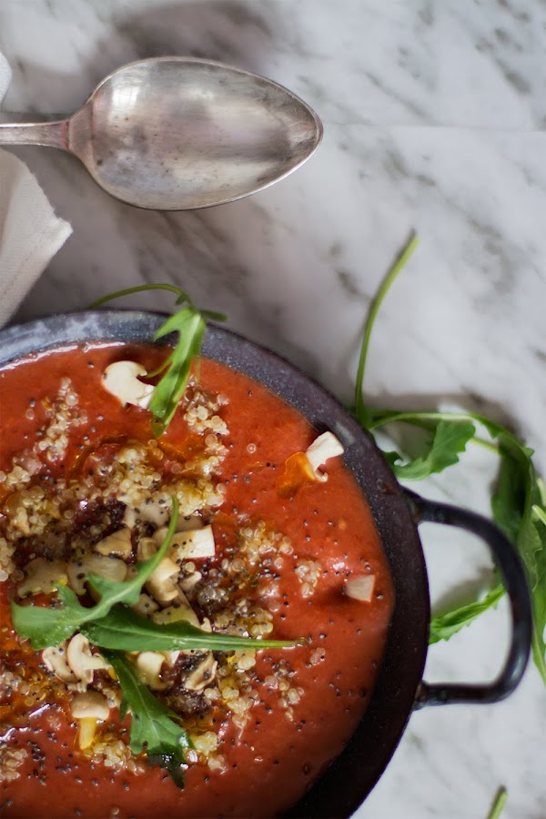 Sopa fría de tomate y perrichicos