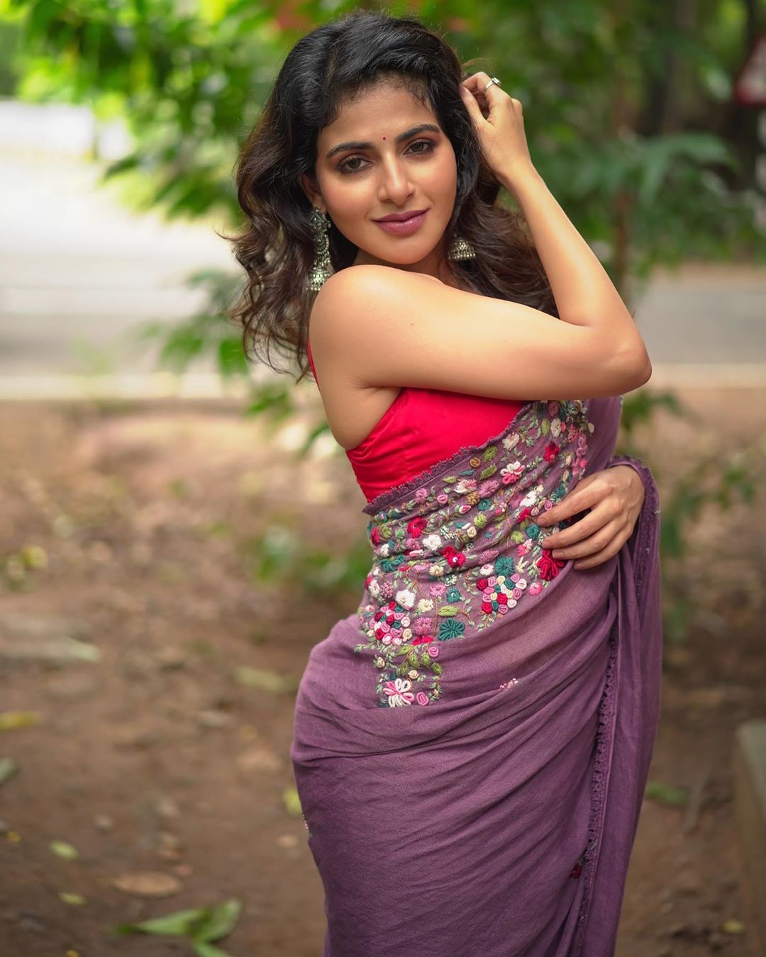 Actress Aishwarya Menon Hot Saree Photoshoot Actress Aishwarya Menon Hot Saree Photoshoot