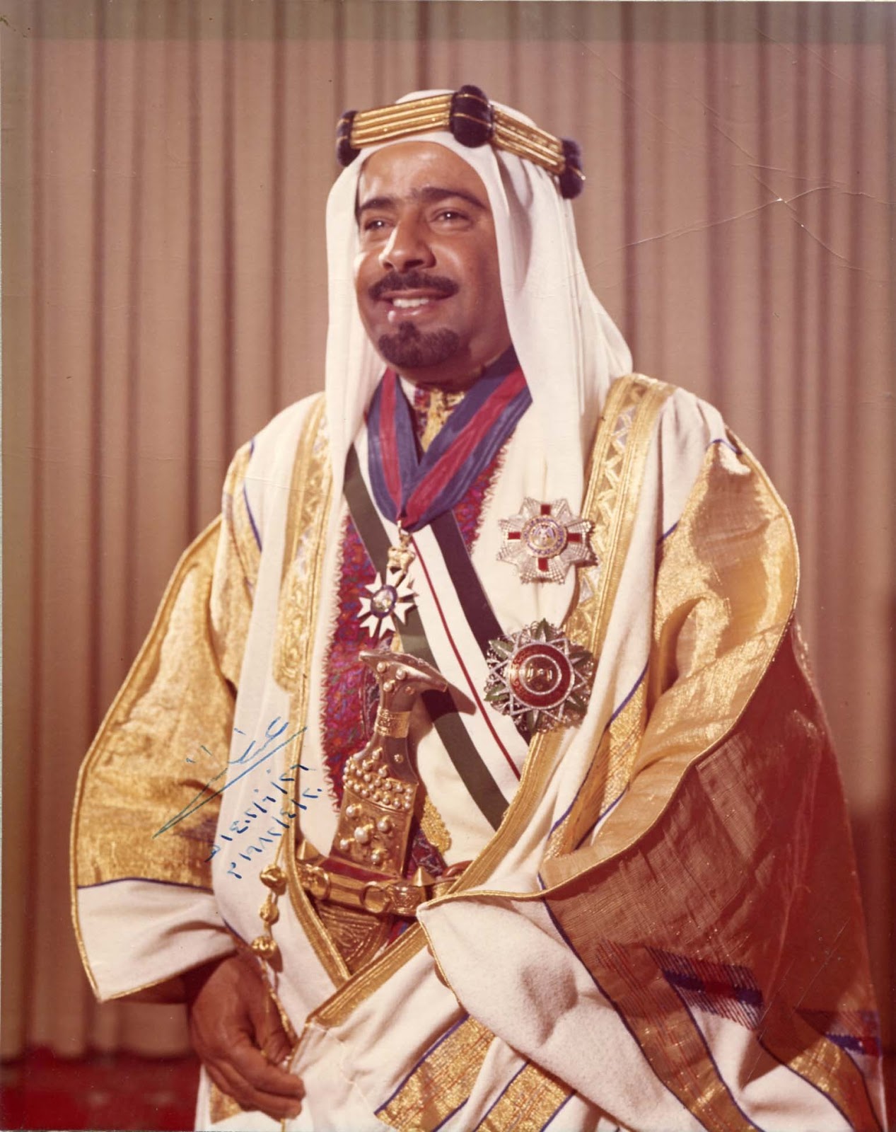 Хамада ибн ису аль халифу. Сальман Бен Хамад Аль Халифа. Фото актер Халиф.