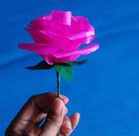 Bunga mawar indah dari kertas krep
