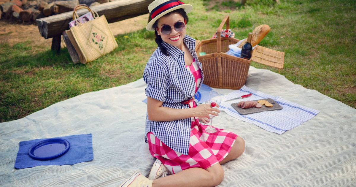What To Wear To a Picnic? MY SMALL WARDROBE
