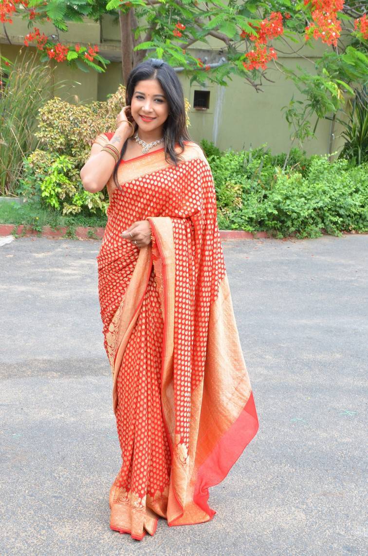 Glamours Hindi Girl Sakshi Agarwal Photo shoot In Orange Saree