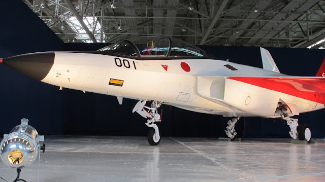Japón presentó el ATD-X su primer caza stealth