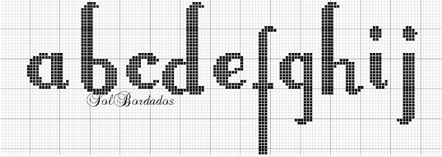 Alfabetos em ponto cruz com diagramas para bordar