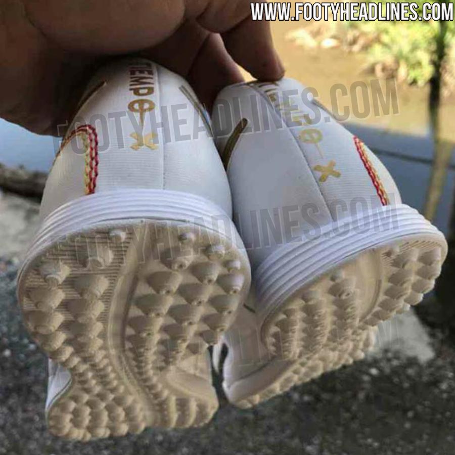 ronaldinho boots 2018