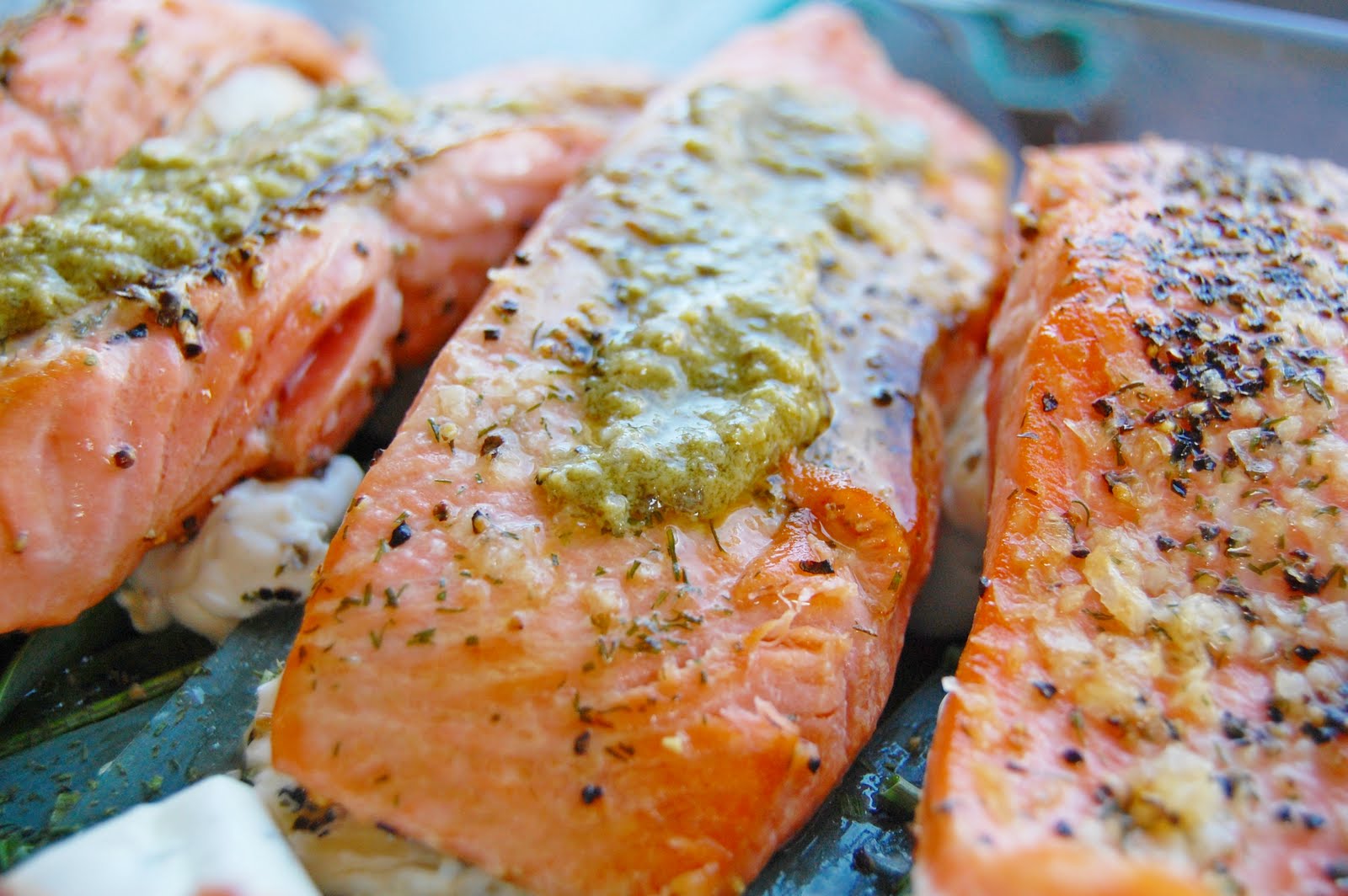 Laks med Philadelphiaost og pesto