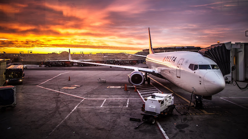 Delta Airline on JFK Airport HD